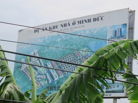 Dự án KĐT Minh Đức rộng 17,1 ha do công ty TNHH Minh Đức là chủ đầu tư. Được UBND tỉnh Vĩnh Phúc đã chấp thuận chủ trương cho thực hiện dự án từ năm 2008, nhưng hiện tại Công ty TNHH Minh Đức vẫn chưa hoàn thành việc đền bù giải phóng mặt bằng dự án. Tuy nhiên, trên thị trường dự án này đã được chào bán cho các khách hàng dưới hình thức huy động vốn lên đến 80% tổng giá trị lô đất. Dự án KĐT Minh Đức rộng 17,1 ha do công ty TNHH Minh Đức là chủ đầu tư. Được UBND tỉnh Vĩnh Phúc đã chấp thuận chủ trương cho thực hiện dự án từ năm 2008, nhưng hiện tại Công ty TNHH Minh Đức vẫn chưa hoàn thành việc đền bù giải phóng mặt bằng dự án. Tuy nhiên, trên thị trường dự án này đã được chào bán cho các khách hàng dưới hình thức huy động vốn lên đến 80% tổng giá trị lô đất.