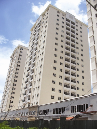 Khu chung cư Trung Văn đã hoàn thành nhưng nhiều hộ dân không được nhận nhà, vì bị Cty Hạ Long chiếm dụng tiền, không nộp cho chủ đầu tư. Khu chung cư Trung Văn đã hoàn thành nhưng nhiều hộ dân không được nhận nhà, vì bị Cty Hạ Long chiếm dụng tiền, không nộp cho chủ đầu tư.