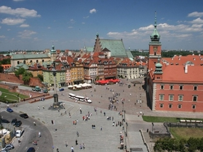 6. Warsaw, Ba Lan Warsaw - Ba Lan. Giá phòng đôi tại khách sạn 4 sao: 112,37 USD Giá 3km taxi: 12,45 USD Giá 2 ly cocktail tại khách sạn 5 sao: 12,17 USD Giá bữa tối cho hai người (kèm một chai rượu): 66,23 USD Tổng: 203,22 USD 6. Warsaw, Ba Lan Warsaw - Ba Lan. Giá phòng đôi tại khách sạn 4 sao: 112,37 USD Giá 3km taxi: 12,45 USD Giá 2 ly cocktail tại khách sạn 5 sao: 12,17 USD Giá bữa tối cho hai người (kèm một chai rượu): 66,23 USD Tổng: 203,22 USD