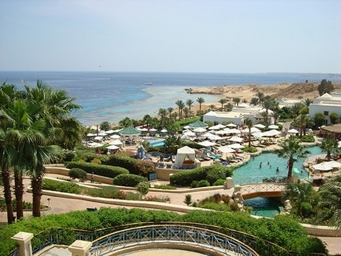11. Sharm el Sheikh, Ai Cập Sharm el Sheikh, Ai Cập. Giá phòng đôi tại khách sạn 4 sao: 108,26 USD Giá 3km taxi: 3,40 USD Giá 2 ly cocktail tại khách sạn 5 sao: 38,06 USD Giá bữa tối cho hai người (kèm một chai rượu): 78,37 USD Tổng: 228,09 USD 11. Sharm el Sheikh, Ai Cập Sharm el Sheikh, Ai Cập. Giá phòng đôi tại khách sạn 4 sao: 108,26 USD Giá 3km taxi: 3,40 USD Giá 2 ly cocktail tại khách sạn 5 sao: 38,06 USD Giá bữa tối cho hai người (kèm một chai rượu): 78,37 USD Tổng: 228,09 USD