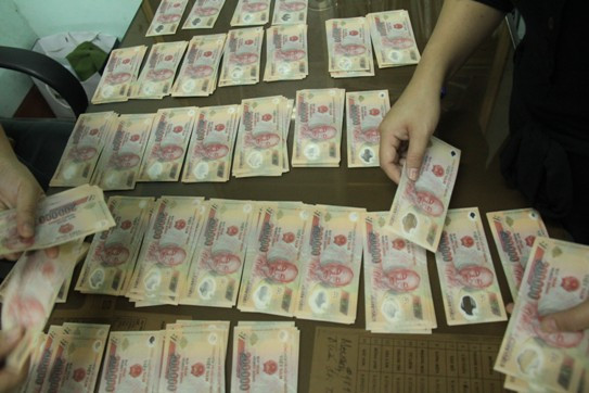 Tiền giả trông giống hệt tiền thật! Tiền giả trông giống hệt tiền thật!