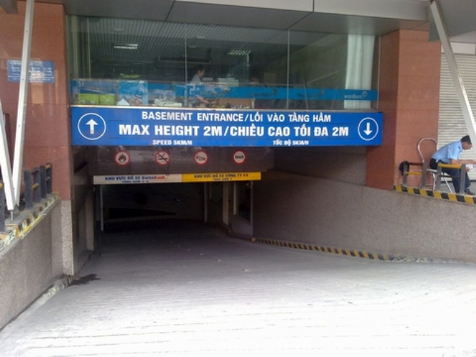 Đây là lối để đi xuống nơi mà người ta gọi là "chợ", còn bên trên của khu vực này thì chẳng có gì liên quan đến cái chợ đó.