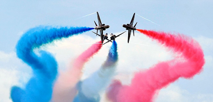 Ngày 2/9/2011 vừa qua (theo giờ địa phương), Phi đội Mũi Tên Đỏ của Không quân Hoàng gia Anh đã trình diễn những màn bay điêu luyện, đầy màu sắc.