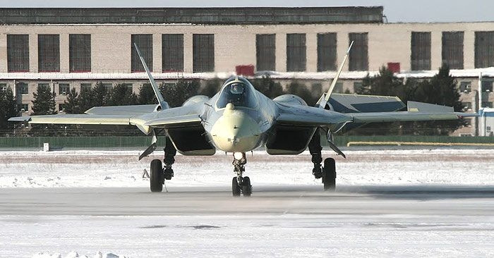 Máy bay T-50 KFX-III dự thầu tại Hàn quốc là phiên bản tương tự mẫu FGFA 2 người lái mà Sukhoi Nga đang hợp tác phát triển chung với HAL Ấn độ. Máy bay T-50 KFX-III dự thầu tại Hàn quốc là phiên bản tương tự mẫu FGFA 2 người lái mà Sukhoi Nga đang hợp tác phát triển chung với HAL Ấn độ.