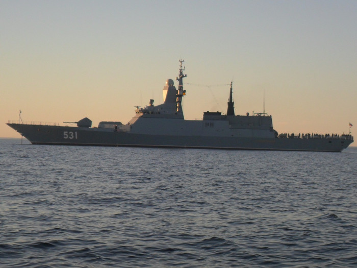 Chiến hạm Soobrazitelny có thể gây nhiễu khiến các tên lửa được bắn đi của đối phương bay lệnh hướng hoặc tung mục tiêu giả để những tên lửa này bắn chệch mục tiêu thật.