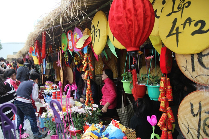 Hội Xuân đã thu hút hơn 10.000 lượt người tham gia, đặc biệt mọi hoạt động của hội chợ đều có sự tham gia của phụ huynh, giáo viên và học sinh; cùng nhau tạo nên không khí của một Hội xuân mang đậm màu sắc truyền thống. Hội Xuân đã thu hút hơn 10.000 lượt người tham gia, đặc biệt mọi hoạt động của hội chợ đều có sự tham gia của phụ huynh, giáo viên và học sinh; cùng nhau tạo nên không khí của một Hội xuân mang đậm màu sắc truyền thống.
