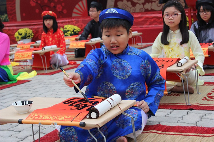 Không khí trường thi xưa đã được tái hiện lại một cách trang trọng với Hội thi Thư pháp Vinsers vừa diễn ra trong khuôn khổ Hội Xuân Vinsers 2015 tại Trường PTLC Vinschool. Không khí trường thi xưa đã được tái hiện lại một cách trang trọng với Hội thi Thư pháp Vinsers vừa diễn ra trong khuôn khổ Hội Xuân Vinsers 2015 tại Trường PTLC Vinschool.