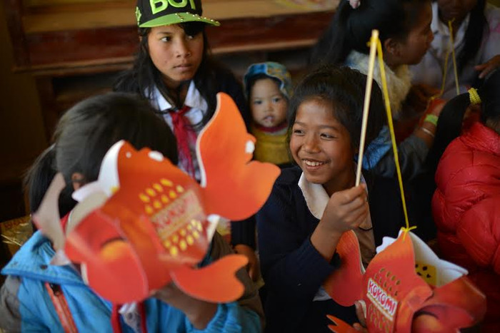 Mong rằng trong thời gian tới, các em vẫn giữ chặt những ước mơ nhỏ bé của mình, như những thân cây vững chải, mạnh mẽ vươn lên trên nền đất đá ở những triền đồi Lán Tranh. Mong rằng trong thời gian tới, các em vẫn giữ chặt những ước mơ nhỏ bé của mình, như những thân cây vững chải, mạnh mẽ vươn lên trên nền đất đá ở những triền đồi Lán Tranh.