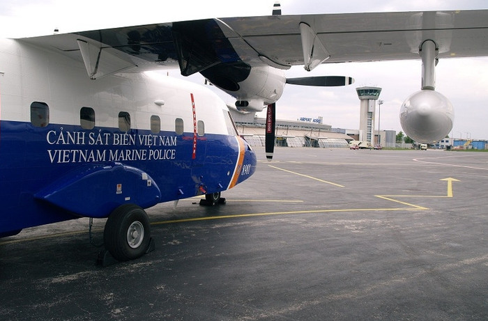 CASA-212-400 được trang bị động cơ tua-bin cánh quạt cho phép máy bay hoạt động với tốc độ bay thấp và thời gian dài trên biển.