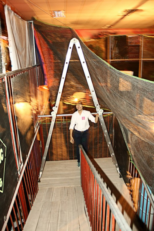 "Bắc thang lên hỏi ông trời"... "Bắc thang lên hỏi ông trời"...