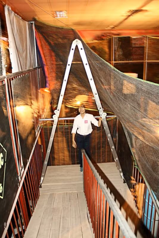 "Bắc thang lên hỏi ông trời"... "Bắc thang lên hỏi ông trời"...