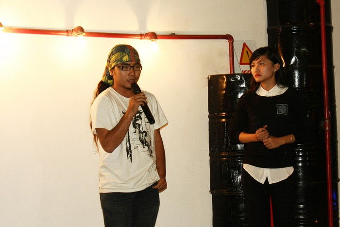 Một bạn trẻ phát biểu cảm nghĩ của mình sau khi tham gia trải nghiệm mê cung nghệ thuật. Một bạn trẻ phát biểu cảm nghĩ của mình sau khi tham gia trải nghiệm mê cung nghệ thuật.