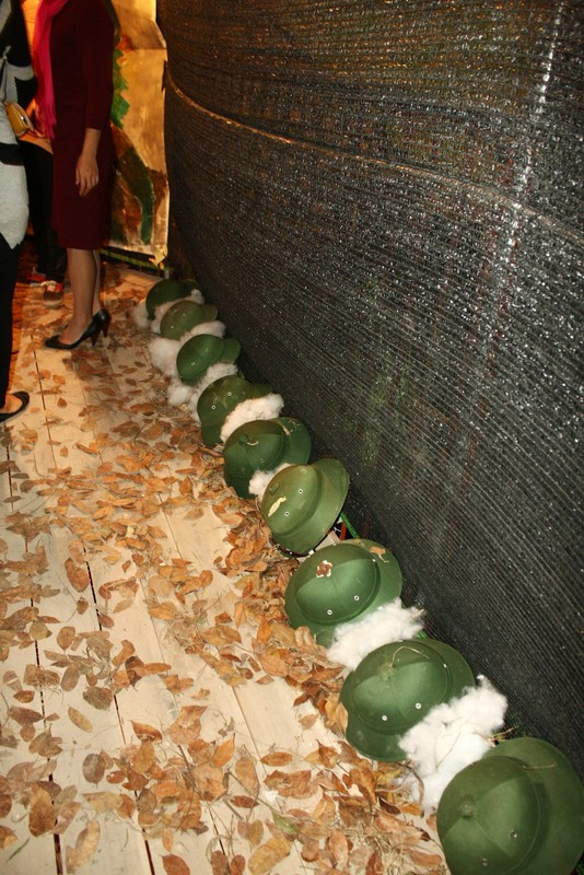 Những hình ảnh về sự chiến đấu của anh bộ đội cụ Hồ. Những hình ảnh về sự chiến đấu của anh bộ đội cụ Hồ.