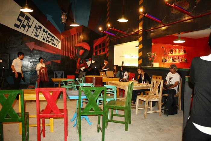 Chuẩn bị đón tiếp khách và bàn đăng ký. Chuẩn bị đón tiếp khách và bàn đăng ký.