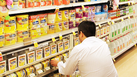 Giá sữa tăng xóa bỏ kỳ vọng của người tiêu dùng (Ảnh minh họa) Giá sữa tăng xóa bỏ kỳ vọng của người tiêu dùng (Ảnh minh họa)