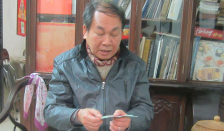 Họa sỹ Trần Tiến đang kể lại chuyện “vẽ tiền”. Họa sỹ Trần Tiến đang kể lại chuyện “vẽ tiền”.