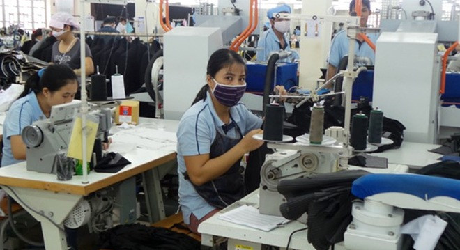 Người lao động bị giữ lại 1 khoản tiền công để dự phòng, đó là "lương tháng 13". Người lao động bị giữ lại 1 khoản tiền công để dự phòng, đó là "lương tháng 13".