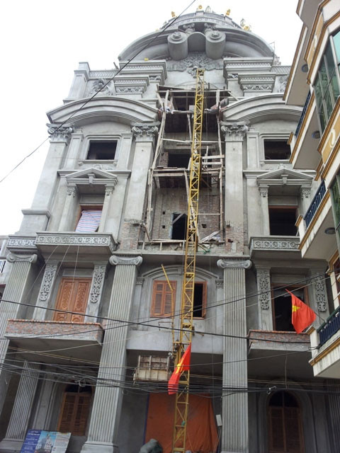 Ngôi nhà nằm trên diện tích 400m2 đặt ngay cạnh hồ nước. Ngôi nhà nằm trên diện tích 400m2 đặt ngay cạnh hồ nước.