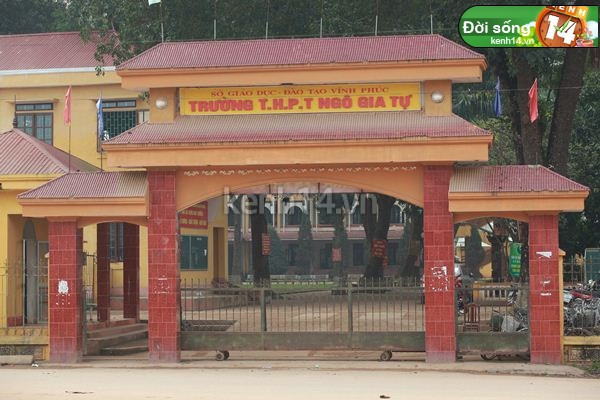 Trường THPT Ngô Gia Tự - nơi A đang theo học. Trường THPT Ngô Gia Tự - nơi A đang theo học.