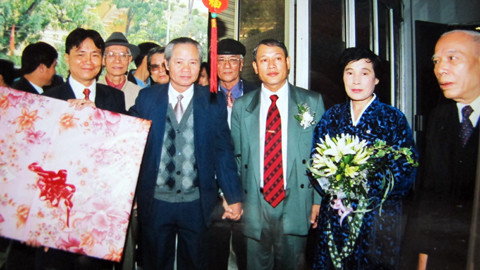 Đám cưới ngọt ngào sau 31 năm chờ đợi.