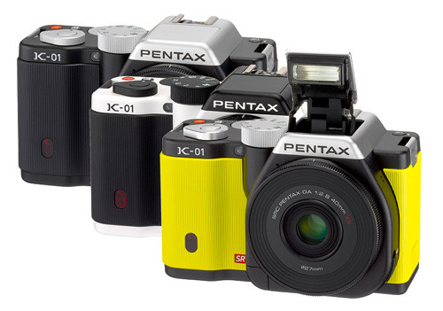 Pentax K-01 Sau mẫu Pentax Q với cảm biến nhỏ, Pentax đã ra mắt mẫu máy ảnh mirrorless tiếp theo của mình mang tên K-01 với cảm biến lớn APS-C với kích thước 23,7 x 15,7 mm. Ngoài thiết kế lạ mắt và nhiều màu sắc, K-01 cũng nổi bật với khả năng sử dụng ngàm K-mount chung với các mẫu máy ảnh ống kính rời DSLR của hãng. K-01 hỗ trợ độ nhạy sáng ISO từ 100 đến 12.800, mở rộng lên mức 25.600, sử dụng công nghệ chống rung cảm biến (dịch chuyển cảm biến để triệt tiêu hiện tượng nhòe hình do rung tay). Tốc độ màn trập của máy tối đa 1/4000 giây và tối thiểu 30 giây. Pentax K-01 có giá 749 USD nguyên thân máy hoặc 899 USD với phiên bản XS kèm ống kính 40 mm f/2.8. Pentax K-01 Sau mẫu Pentax Q với cảm biến nhỏ, Pentax đã ra mắt mẫu máy ảnh mirrorless tiếp theo của mình mang tên K-01 với cảm biến lớn APS-C với kích thước 23,7 x 15,7 mm. Ngoài thiết kế lạ mắt và nhiều màu sắc, K-01 cũng nổi bật với khả năng sử dụng ngàm K-mount chung với các mẫu máy ảnh ống kính rời DSLR của hãng. K-01 hỗ trợ độ nhạy sáng ISO từ 100 đến 12.800, mở rộng lên mức 25.600, sử dụng công nghệ chống rung cảm biến (dịch chuyển cảm biến để triệt tiêu hiện tượng nhòe hình do rung tay). Tốc độ màn trập của máy tối đa 1/4000 giây và tối thiểu 30 giây. Pentax K-01 có giá 749 USD nguyên thân máy hoặc 899 USD với phiên bản XS kèm ống kính 40 mm f/2.8.