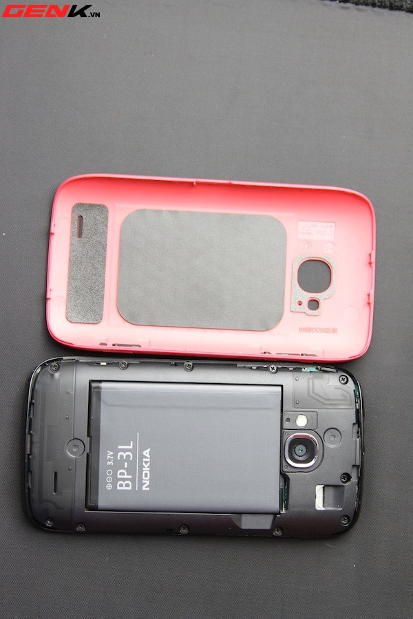 Máy dùng pin dung lượng 1300mAh. Máy dùng pin dung lượng 1300mAh.