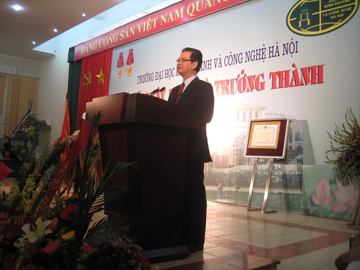 Thủ tướng Nguyễn Tấn Dũng phát biểu chào mừng buổi lễ Thủ tướng Nguyễn Tấn Dũng phát biểu chào mừng buổi lễ