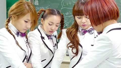 Chẳng hạn với một anh chàng công chức đang mệt mỏi, buồn ngủ vì công việc, khi ngắm nhìn những bộ trang phục học sinh, anh ta sẽ nhớ lại thời thơ ấu của mình, cũng từng mặc những bộ đó. Đó là một thời kỳ đẹp đẽ, hạnh phúc hơn, vô tư hơn, với những thời gian được dành cho học hành, thể thao, vui chơi cùng bạn bè, thay vì chôn chân tại văn phòng làm việc như hiện tại.