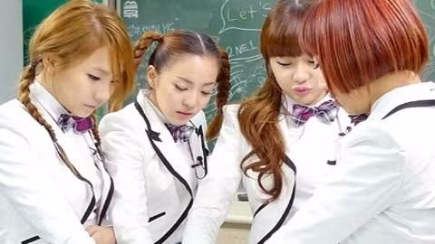 Chẳng hạn với một anh chàng công chức đang mệt mỏi, buồn ngủ vì công việc, khi ngắm nhìn những bộ trang phục học sinh, anh ta sẽ nhớ lại thời thơ ấu của mình, cũng từng mặc những bộ đó. Đó là một thời kỳ đẹp đẽ, hạnh phúc hơn, vô tư hơn, với những thời gian được dành cho học hành, thể thao, vui chơi cùng bạn bè, thay vì chôn chân tại văn phòng làm việc như hiện tại.