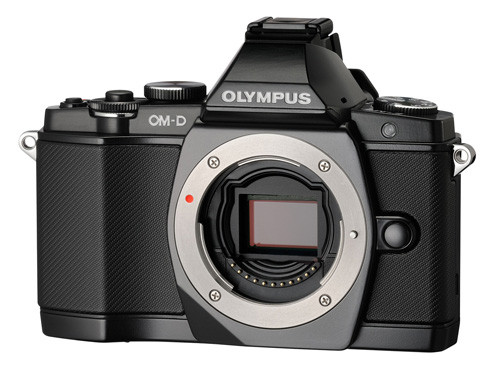 Olympus OM-D E-M5 Thuộc dòng máy ảnh ống kính rời không gương lật định dạng Micro Four Thirds nhưng E-M5 mang kiểu dáng hoài cổ và đặc biệt là lớp vỏ chống chọi thời tiết khắc nghiệt tương tự như các dòng máy ảnh DSLR cao cấp. Olympus OM-D E-M5 trang bị cảm biến CMOS độ phân giải 16,1 Megapixel kích thước 17,3 x 13 mm và chip xử lý hình ảnh TruePic VI, hỗ trợ độ nhạy sáng ISO từ 200 đến 25.600. Máy cũng được tích hợp công nghệ chống rung hình ảnh trong thân (cảm biến phát hiện chuyển động 5 trục). Máy có giá bán nguyên thân là 1.000 USD hoặc 1.300 USD cho bộ bao gồm ống kính M.ZUIKO Digital ED 12-50 mm f3.5-6.3 EZ và 1.100 USD cho bộ bao gồm ống kính M.ZUIKO DIGITAL 14-42 mm f3.5-5.6 II R. Olympus OM-D E-M5 Thuộc dòng máy ảnh ống kính rời không gương lật định dạng Micro Four Thirds nhưng E-M5 mang kiểu dáng hoài cổ và đặc biệt là lớp vỏ chống chọi thời tiết khắc nghiệt tương tự như các dòng máy ảnh DSLR cao cấp. Olympus OM-D E-M5 trang bị cảm biến CMOS độ phân giải 16,1 Megapixel kích thước 17,3 x 13 mm và chip xử lý hình ảnh TruePic VI, hỗ trợ độ nhạy sáng ISO từ 200 đến 25.600. Máy cũng được tích hợp công nghệ chống rung hình ảnh trong thân (cảm biến phát hiện chuyển động 5 trục). Máy có giá bán nguyên thân là 1.000 USD hoặc 1.300 USD cho bộ bao gồm ống kính M.ZUIKO Digital ED 12-50 mm f3.5-6.3 EZ và 1.100 USD cho bộ bao gồm ống kính M.ZUIKO DIGITAL 14-42 mm f3.5-5.6 II R.