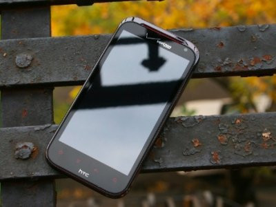 HTC Rezound Rezound là sản phẩm đầu tiên có tích hợp Beats Audio của HTC. Cũng như các sản phẩm HTC khác, màn hình của Rezound rất đẹp và máy có khả năng chơi video 720p HD. Ngoài ra Rezound còn có kết nối 4G LTE. Dù Rezound không phải là điện thoại mỏng nhất nhưng nó cực kỳ mạnh mẽ. HTC Rezound Rezound là sản phẩm đầu tiên có tích hợp Beats Audio của HTC. Cũng như các sản phẩm HTC khác, màn hình của Rezound rất đẹp và máy có khả năng chơi video 720p HD. Ngoài ra Rezound còn có kết nối 4G LTE. Dù Rezound không phải là điện thoại mỏng nhất nhưng nó cực kỳ mạnh mẽ.