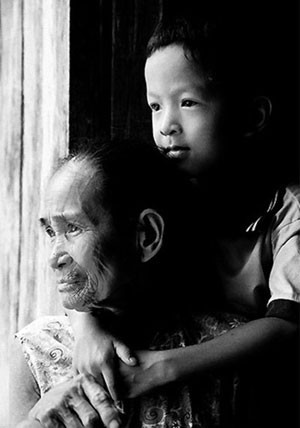 Tình ông cháu (ảnh minh họa). Ảnh: Th.Lê Tình ông cháu (ảnh minh họa). Ảnh: Th.Lê