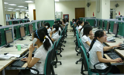 Nhân viên trực tổng đài của Viettel Nhân viên trực tổng đài của Viettel