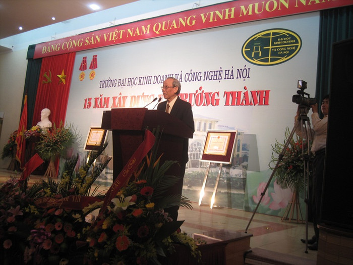 Nguyên Bộ trưởng Bộ Giáo dục và Đào tạo, Chủ tịch Hiệp hội các trường Đại học và Cao đẳng ngoài công lập Trần Hồng Quân Nguyên Bộ trưởng Bộ Giáo dục và Đào tạo, Chủ tịch Hiệp hội các trường Đại học và Cao đẳng ngoài công lập Trần Hồng Quân