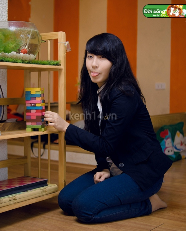 Sở thích và niềm đam mê của Hà là gì? Mình rất thích chụp ảnh, vẽ vời. Là một bí thư nên mình cũng thích tham gia các hoạt động tập thể, khuấy động phong trào nữa. Có lẽ vì thế mà mình mới được các bạn nhóm BKT biết đến và mời đóng trong clip "All about CVA" (cười). Sở thích và niềm đam mê của Hà là gì? Mình rất thích chụp ảnh, vẽ vời. Là một bí thư nên mình cũng thích tham gia các hoạt động tập thể, khuấy động phong trào nữa. Có lẽ vì thế mà mình mới được các bạn nhóm BKT biết đến và mời đóng trong clip "All about CVA" (cười).