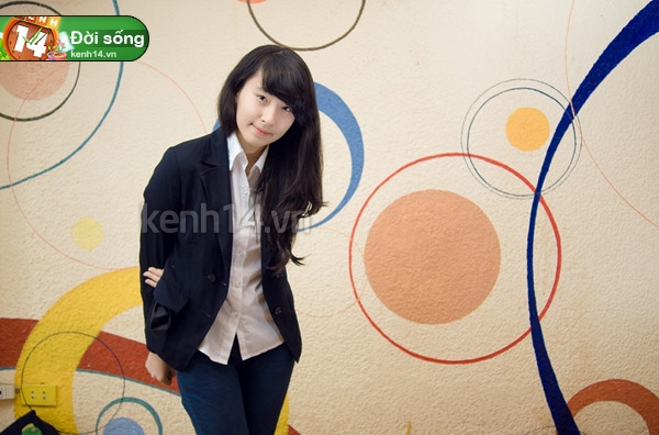 Phương Hà trong bộ đồng phục của học sinh Chu Văn An. Phương Hà trong bộ đồng phục của học sinh Chu Văn An.