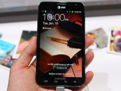 Samsung Galaxy Note Điện thoại hay tablet? Với Samsung, Galaxy Note là cả 2. Smartphone màn hình 5 inch này đi kèm với 1 chiếc bút stylus cho phép bạn ghi chú và vẽ lên màn hình. Galaxy Note hiện đang rất được ưa thích trên toàn thế giới, đặc biệt là tại Hàn Quốc – quê nhà của Samsung. Samsung Galaxy Note Điện thoại hay tablet? Với Samsung, Galaxy Note là cả 2. Smartphone màn hình 5 inch này đi kèm với 1 chiếc bút stylus cho phép bạn ghi chú và vẽ lên màn hình. Galaxy Note hiện đang rất được ưa thích trên toàn thế giới, đặc biệt là tại Hàn Quốc – quê nhà của Samsung.