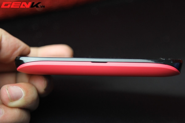 Lumia 710 mỏng khoảng 12mm. Lumia 710 mỏng khoảng 12mm.