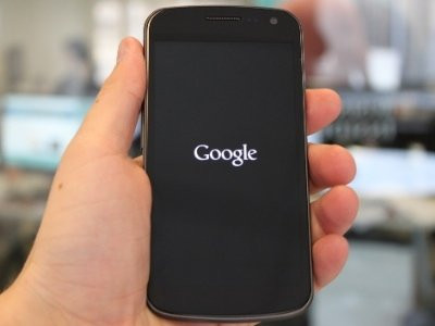 Samsung Galaxy Nexus Nếu bạn muốn trải nghiệm Android nguyên gốc mà Google tạo ra, có lẽ bạn nên sử dụng Galaxy Nexus. Đây là điện thoại Android chạy Ice Cream Sandwich đầu tiên mà Google cho ra mắt hồi năm ngoái. Máy có màn hình lớn 4.65 inch, khả năng xem phim 720p HD, camera 5MP chụp ảnh siêu nhanh và hỗ trợ kết nối 4G LTE. Samsung Galaxy Nexus Nếu bạn muốn trải nghiệm Android nguyên gốc mà Google tạo ra, có lẽ bạn nên sử dụng Galaxy Nexus. Đây là điện thoại Android chạy Ice Cream Sandwich đầu tiên mà Google cho ra mắt hồi năm ngoái. Máy có màn hình lớn 4.65 inch, khả năng xem phim 720p HD, camera 5MP chụp ảnh siêu nhanh và hỗ trợ kết nối 4G LTE.