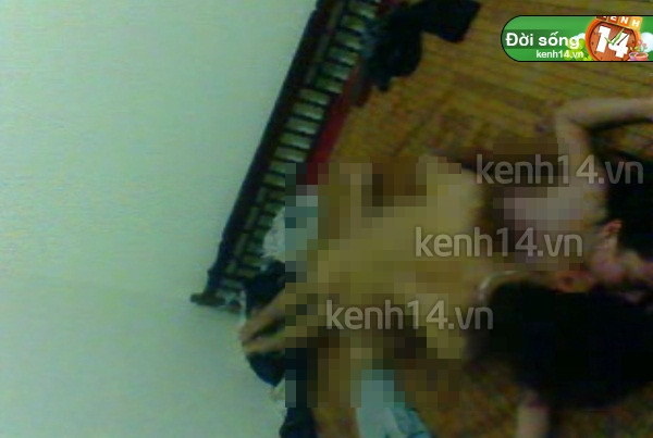 Những hình ảnh được cắt ra từ clip sex đang gây sốt của A. (Hình ảnh đã được làm mờ) Những hình ảnh được cắt ra từ clip sex đang gây sốt của A. (Hình ảnh đã được làm mờ)