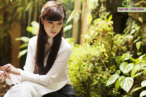 Nếu sau này có nhiều cơ hội để phát triển tên tuổi của mình trong lĩnh vực nghệ thuật, liệu em có từ bỏ công việc đúng chuyên ngành của mình để theo đuổi nó? Ngày trước, em rất thích học kế toán và làm một công việc liên quan đến kinh doanh. Em cũng mong muốn ra trường sẽ tìm được một công việc phù hợp với chuyên ngành em theo học. Tuy nhiên, nếu có cơ hội, em sẵn sàn từ bỏ công việc của mình để theo đuổi nghệ thuật vì em rất thích sự mạo hiểm, cũng như mong muốn được học hỏi và thử sức mình trong các môi trường mới! Một năm đáng nhớ của hot girl Hà Min, Bạn trẻ - Cuộc sống, hot girl Ha Min, ha min, hot girl ha noi, ngoi sao thoi trang, nam moi, xuan 2012, bao