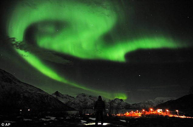 Huyền ảo cảnh bắc cực quang tuyệt đẹp ở Bắc Âu ảnh 4 Huyền ảo cảnh bắc cực quang tuyệt đẹp ở Bắc Âu ảnh 4