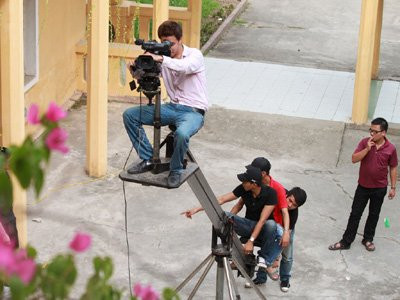 Tiết học thực hành của SV khoa truyền hình, ĐH Sân khấu điện ảnh Hà Nội (Ảnh: Trần Quyền). Tiết học thực hành của SV khoa truyền hình, ĐH Sân khấu điện ảnh Hà Nội (Ảnh: Trần Quyền).