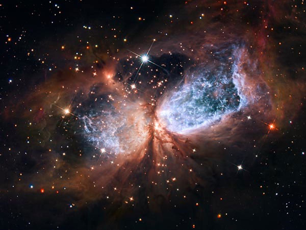 Những hình ảnh vũ trụ tuyệt đẹp (P1) ảnh 1 Kính thiên văn vũ trụ Hubble đã ghi lại được hình ảnh mới nhất của khu vực sao đang hình thành Sh 2-106. Bức ảnh cho thấy các đám mây vật chất và khí gas đang được hình thành từ ngôi sao trẻ S106 IR tạo thành hình cánh bướm rất đẹp.