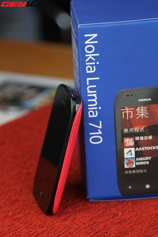 Máy có bộ nhớ trong 8GB, không hỗ trợ thẻ nhớ. Máy có bộ nhớ trong 8GB, không hỗ trợ thẻ nhớ.