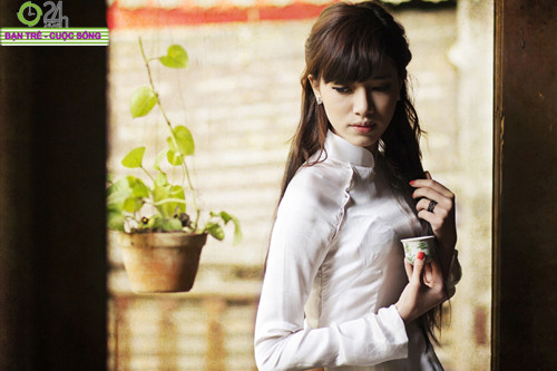 Chào Hà Min! Là một hot girl Hà thành vừa nổi lên trong năm qua, em có thể chia sẻ cho chúng tôi biết rõ hơn về bản thân? Em tên thật là Hà Thanh Tâm, hiện em đang là sinh viên năm thứ 3, trường Đại học Kinh tế Kỹ thuật Công nghiệp Hà Nội. Em đang làm model cho vài trang báo mạng, một số tờ báo tuổi teen và cũng là người mẫu catwalk tự do. Còn cái tên Hà Min là do bạn bè thân thiết đã đặt cho em nên giờ đây, khi xuất hiện trước công chúng, em vẫn thích mọi người gọi em bằng cái tên đó. Một năm đáng nhớ của hot girl Hà Min, Bạn trẻ - Cuộc sống, hot girl Ha Min, ha min, hot girl ha noi, ngoi sao thoi trang, nam moi, xuan 2012, bao