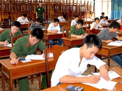 Các thí sinh dự thi vào trường quân đội năm 2011. Ảnh: Hạnh Vũ Các thí sinh dự thi vào trường quân đội năm 2011. Ảnh: Hạnh Vũ