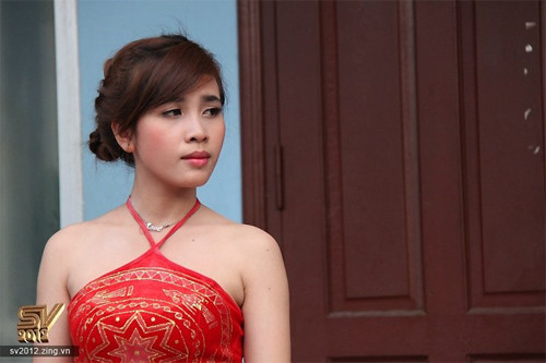 Yếm thắm nhẹ nhàng bên cửa Yếm thắm nhẹ nhàng bên cửa