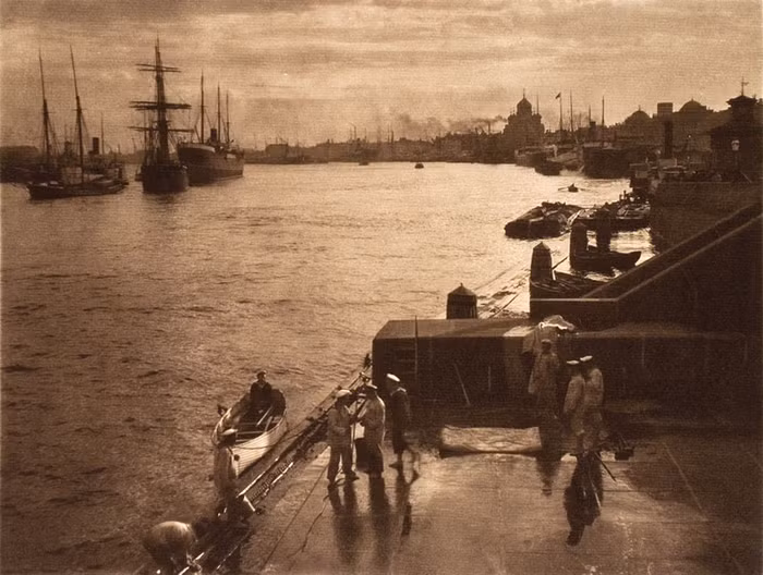 Saint-Peterburg là một trung tâm lớn thứ nhì sau Moskva về kinh tế, văn hóa và khoa học của Nga, nhưng nếu nói về phương diện tham quan du lịch thì nó còn hơn cả Moskva cổ kính. Saint-Peterburg là một trung tâm lớn thứ nhì sau Moskva về kinh tế, văn hóa và khoa học của Nga, nhưng nếu nói về phương diện tham quan du lịch thì nó còn hơn cả Moskva cổ kính.