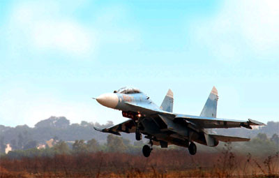 Máy bay Trung đoàn 935, Sư đoàn Không quân 370 (Quân chủng PK-KQ) xuất kích thực hiện nhiệm vụ. Ảnh: Xuân Cường. Máy bay Trung đoàn 935, Sư đoàn Không quân 370 (Quân chủng PK-KQ) xuất kích thực hiện nhiệm vụ. Ảnh: Xuân Cường.